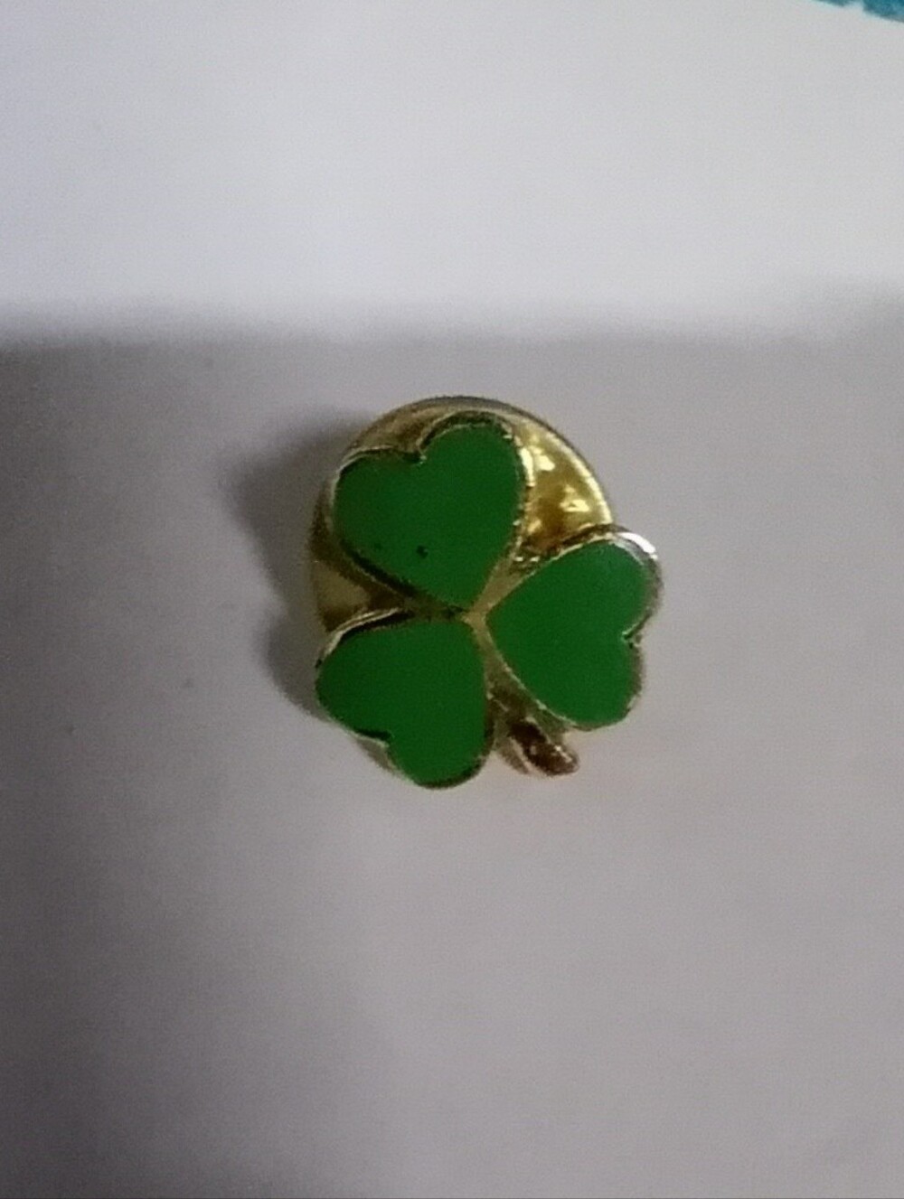 Gold-Tone Green Clover Heart Stud Pin - Women Jewelry